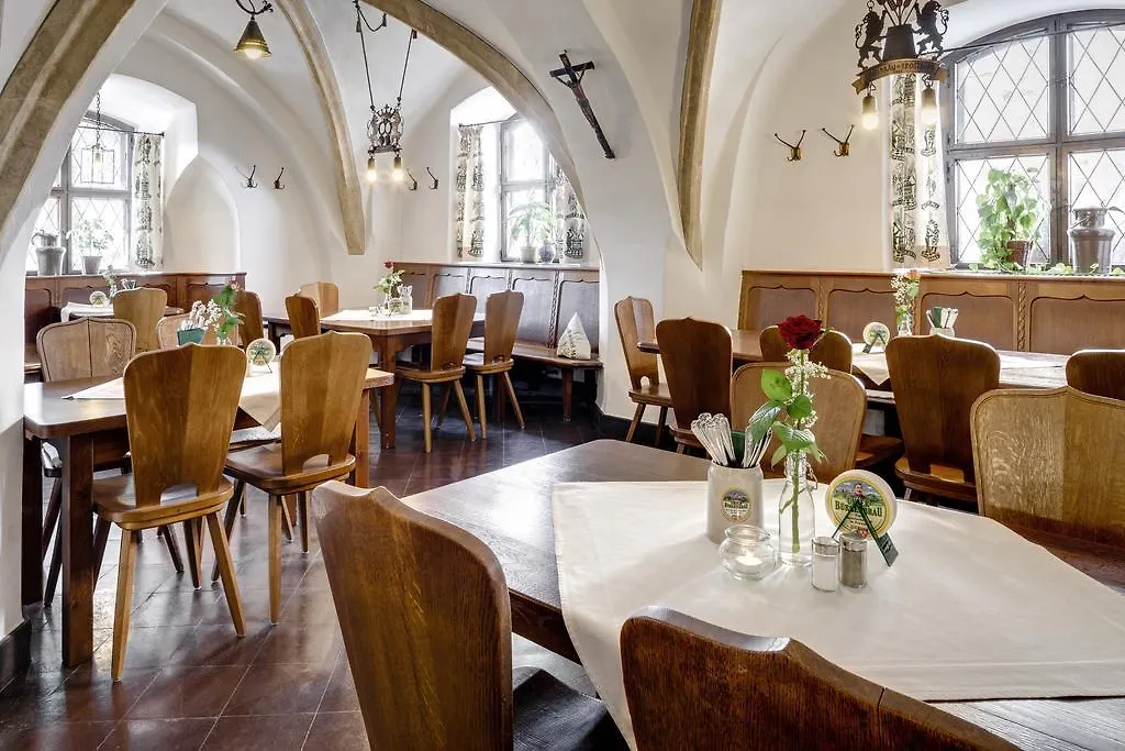 Altstadt- Und Businesshotel Pfaubraeu - Brauereigasthof - Fruehstuecksbuffet - Kostenfreie Radgarage - Hunde Willkommen Trostberg an der Alz Hotel