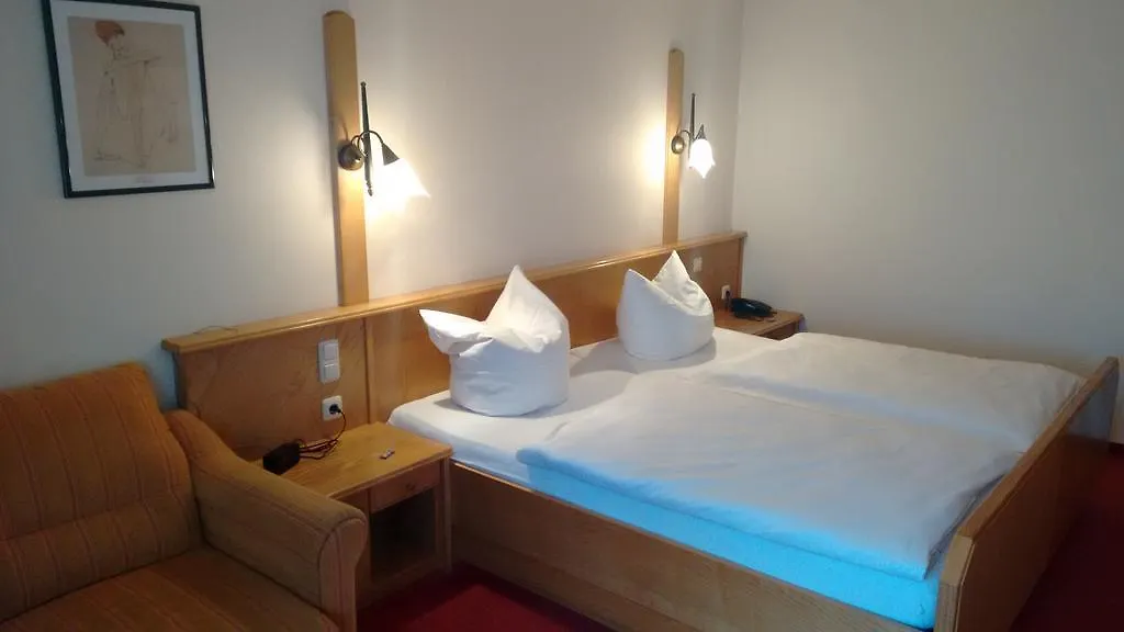 Altstadt- Und Businesshotel Pfaubraeu - Brauereigasthof - Fruehstuecksbuffet - Kostenfreie Radgarage - Hunde Willkommen Trostberg an der Alz 3*,