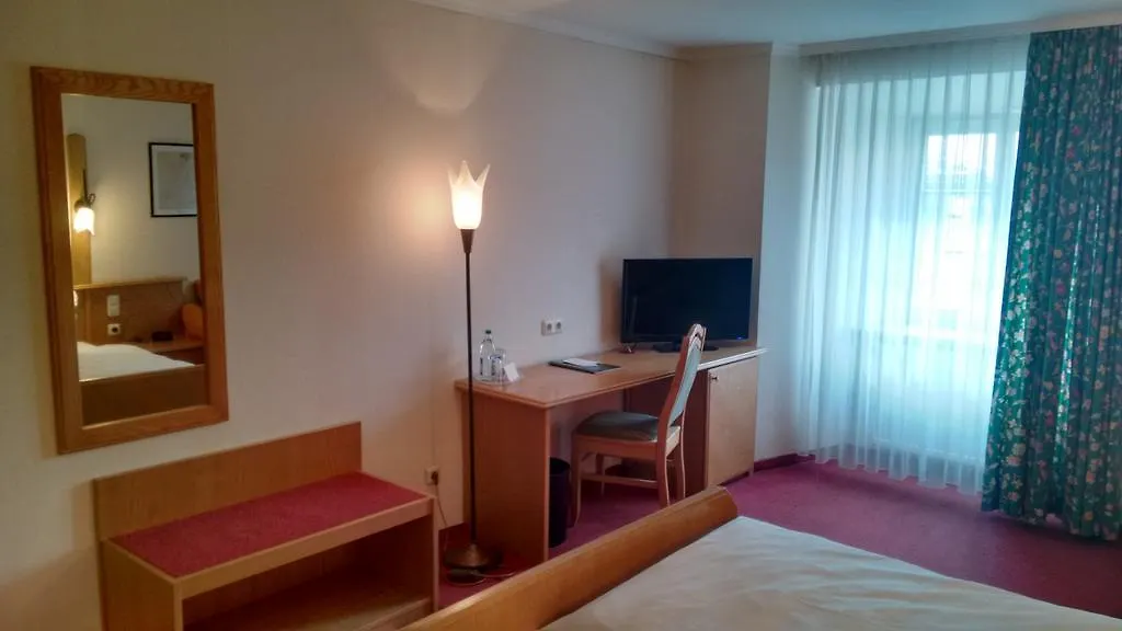 Altstadt- Und Businesshotel Pfaubraeu - Brauereigasthof - Fruehstuecksbuffet - Kostenfreie Radgarage - Hunde Willkommen Trostberg an der Alz Hotel