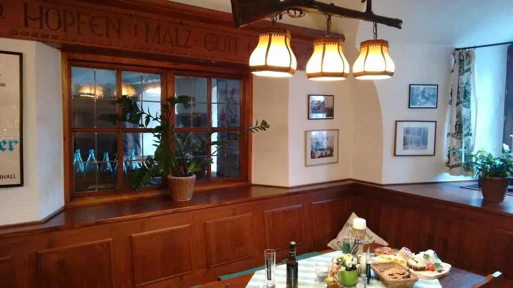 Altstadt- Und Businesshotel Pfaubraeu - Brauereigasthof - Fruehstuecksbuffet - Kostenfreie Radgarage - Hunde Willkommen Trostberg an der Alz 3*,  Germany